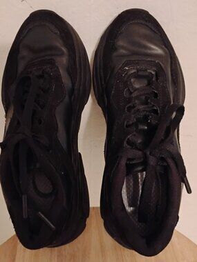 H & M SNEAKERS 👟 USA8 UK 39